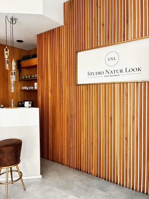 Reception at Studio Natur Look in Prague 4 – Kunratice, home of Wau Wau Massages